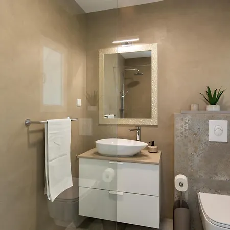 Basic 1 Apartment Njivice