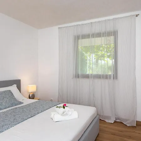 Basic 1 Apartment Njivice