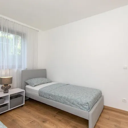 Basic 1 Apartment *